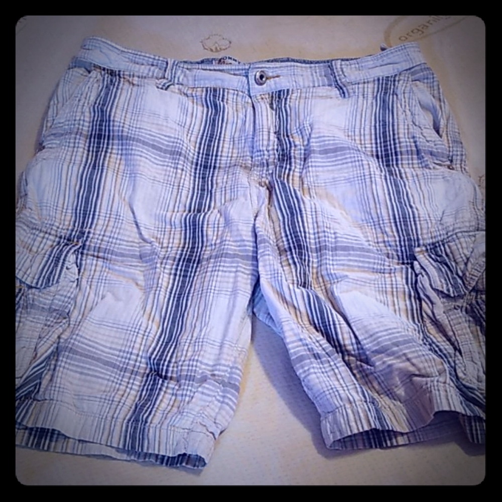 Men's Tommy Bahama shorts in excellent condition.